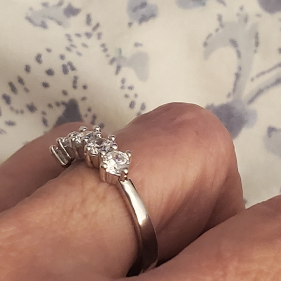 Diamond cz band - Picture 3 of 7